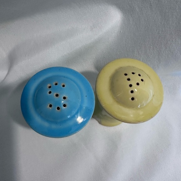 Vintage Antique salt and Pepper shakers! - Picture 3 of 5